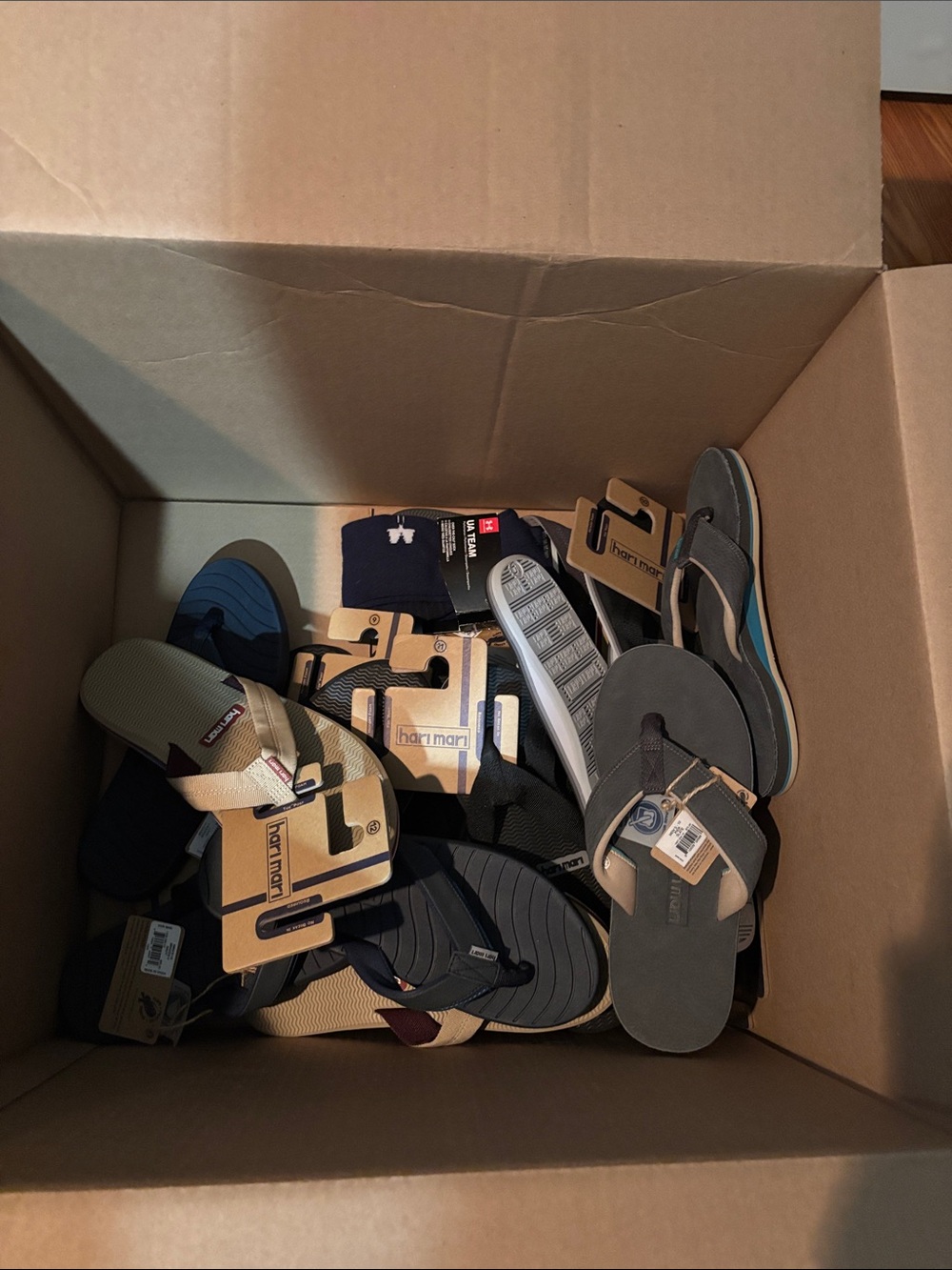 Hari Mari Men's brand new flip flops